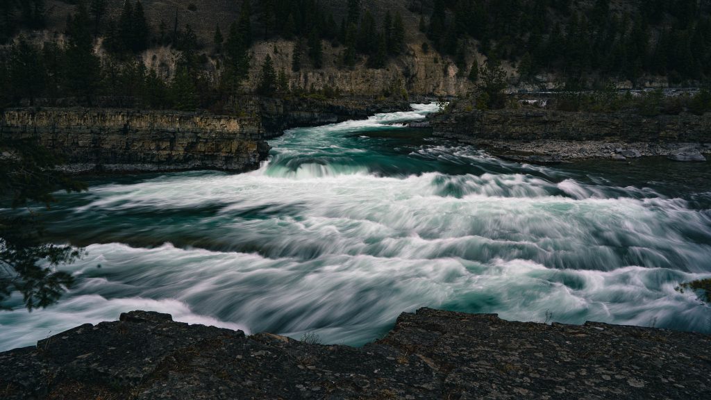 kootenai-falls-swinging-bridge